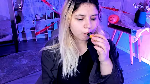 Snapshot of DiaAngell chatting on 1, 11, 2025 DiaAngell online show from 1, 11, 2025