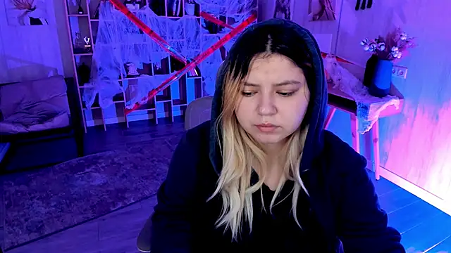 Snapshot of DiaAngell chatting on 2, 11, 2025 DiaAngell online show from 2, 11, 2025