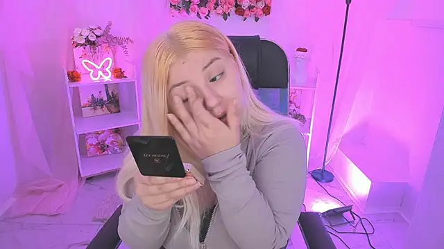 Snapshot of DiaAngell chatting on 13, 11, 2025 DiaAngell online show from 13, 11, 2025