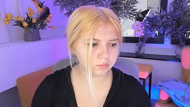 Snapshot of DiaAngell chatting on 14, 11, 2025 DiaAngell online show from 14, 11, 2025