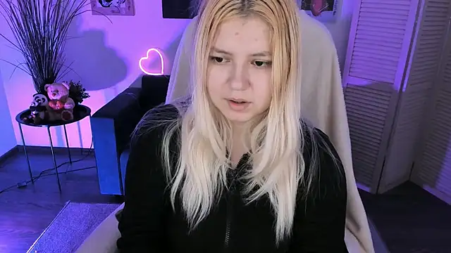 Snapshot of DiaAngell chatting on 28, 11, 2025 DiaAngell online show from 28, 11, 2025