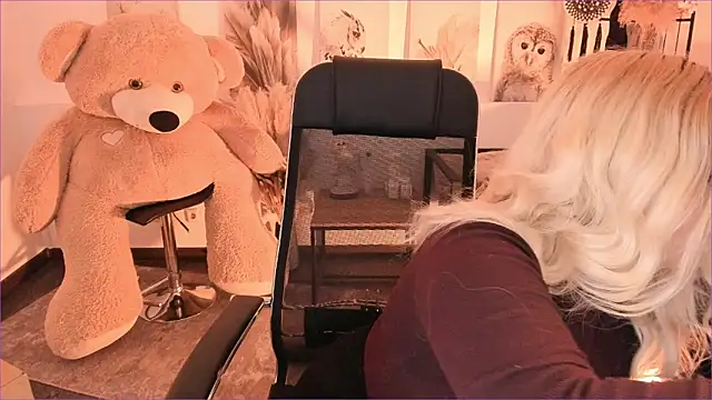 Snapshot of DiaAngell chatting on 19, 12, 2025 DiaAngell online show from 19, 12, 2025