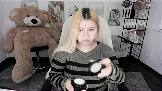 Snapshot of DiaAngell chatting on 13, 1, 2026 DiaAngell online show from 13, 1, 2026