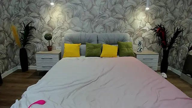 SusannJohnson online show from 6, 3, 2025