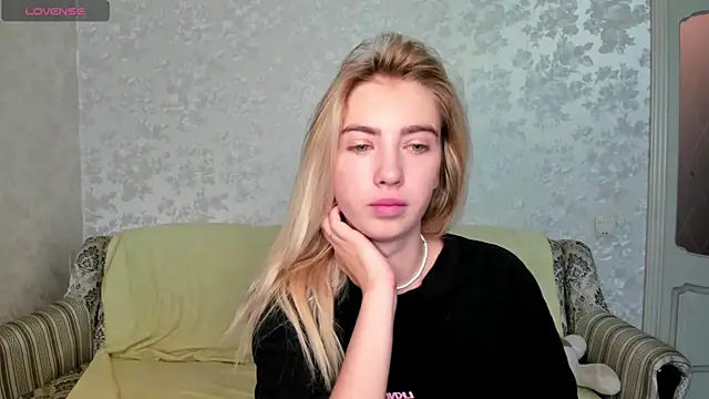 Snapshot of HeartyHeart chatting on 16, 9, 2025 HeartyHeart online show from 16, 9, 2025