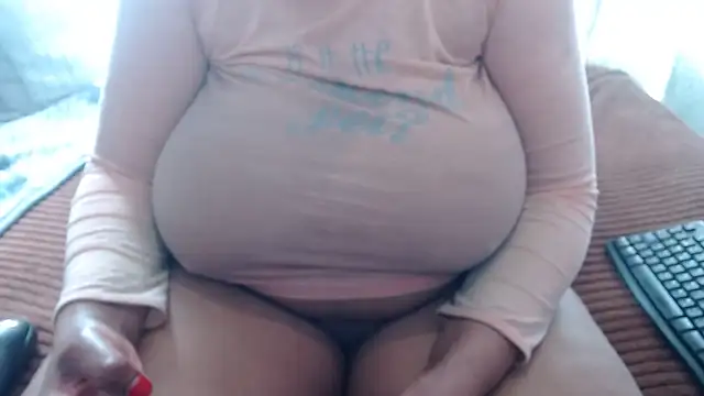 Snapshot of BUBBLYBUNNYxx chatting on 6, 5, 2026 BUBBLYBUNNYxx online show from 6, 5, 2026