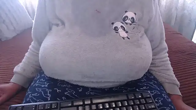 Snapshot of BUBBLYBUNNYxx chatting on 22, 5, 2026 BUBBLYBUNNYxx online show from 22, 5, 2026