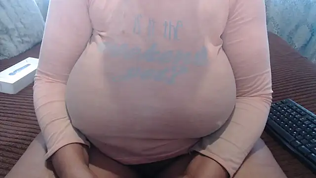 Snapshot of BUBBLYBUNNYxx chatting on 28, 5, 2026 BUBBLYBUNNYxx online show from 28, 5, 2026