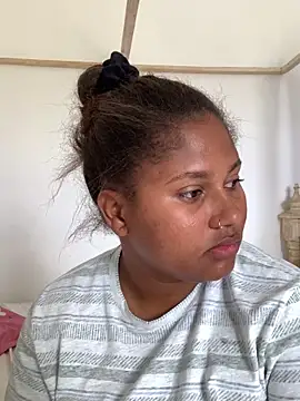 Snapshot of madell chatting on 17, 2, 2025 madell online show from 17, 2, 2025