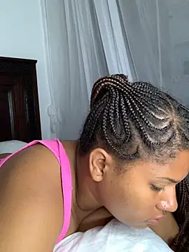 Snapshot of madell chatting on 3, 10, 2025 madell online show from 3, 10, 2025