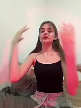 Snapshot of RayWillliams chatting on 18, 12, 2025 RayWillliams online show from 18, 12, 2025