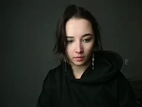 Eva Gloryy online show from 2, 3, 2025