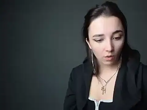 Eva Gloryy online show from 4, 3, 2025