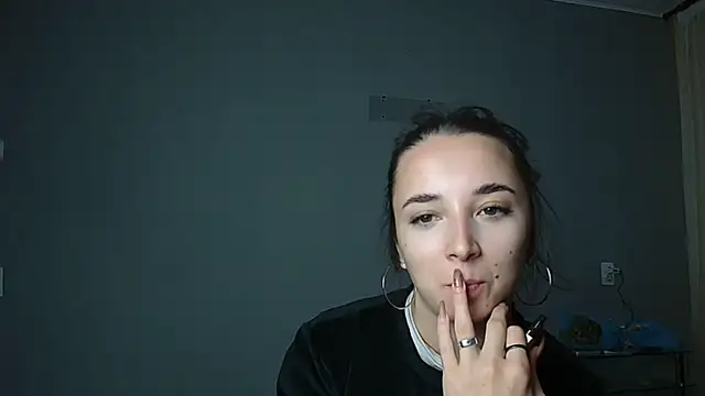 Eva Gloryy online show from 18, 9, 2025