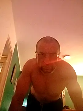 Snapshot of bobbuilder77pl chatting on 15, 2, 2025 bobbuilder77pl online show from 15, 2, 2025