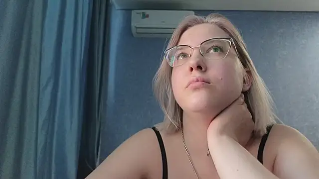 Snapshot of HotBrandyX chatting on 15, 3, 2026 HotBrandyX online show from 15, 3, 2026