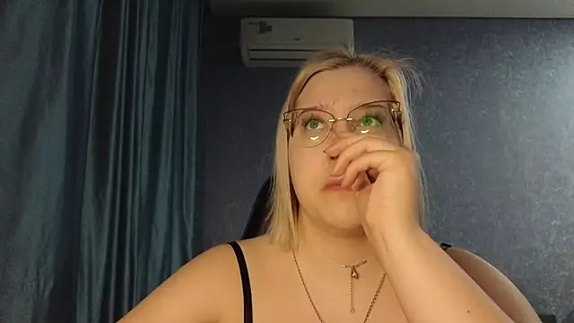 Snapshot of HotBrandyX chatting on 2, 4, 2026 HotBrandyX online show from 2, 4, 2026