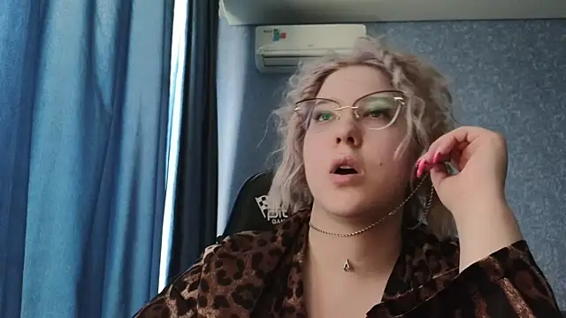 Snapshot of HotBrandyX chatting on 10, 4, 2026 HotBrandyX online show from 10, 4, 2026