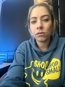 viktoria davis  online show from 3, 12, 2025