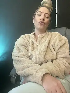 viktoria davis  online show from 1, 2, 2026