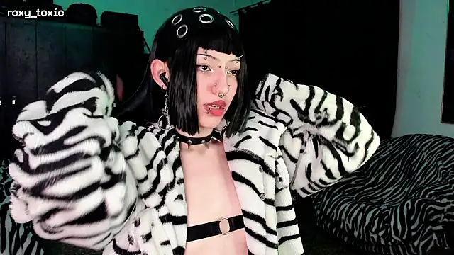 roxy toxic online show from 15, 11, 2025