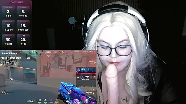 Snapshot of EveBaker04 chatting on 2, 3, 2025 EveBaker04 online show from 2, 3, 2025