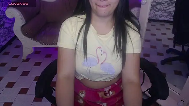 Snapshot of Skye_Little_v chatting on 7, 3, 2025 Skye Little v online show from 7, 3, 2025