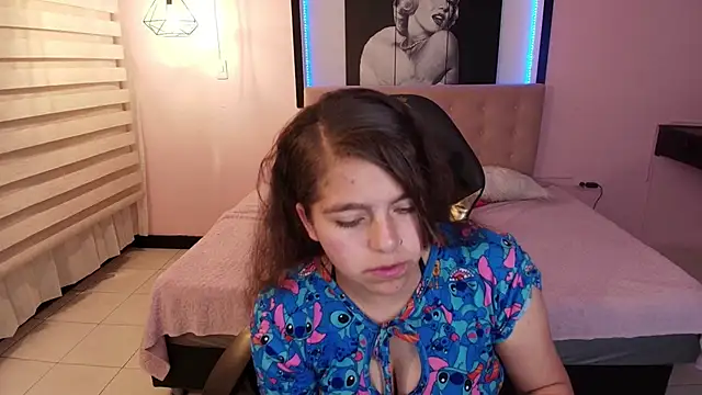 Snapshot of Kitten_Cam chatting on 10, 2, 2025 Kitten Cam online show from 10, 2, 2025