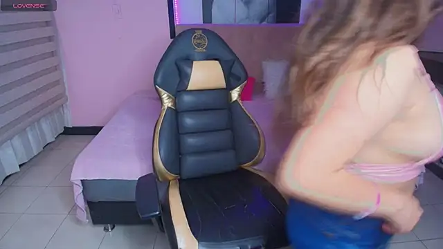 Snapshot of Kitten_Cam chatting on 13, 2, 2025 Kitten Cam online show from 13, 2, 2025