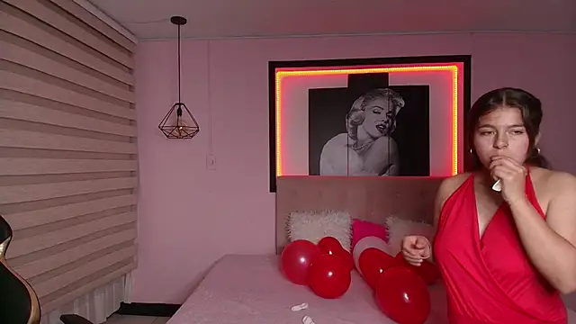 Snapshot of Kitten_Cam chatting on 14, 2, 2025 Kitten Cam online show from 14, 2, 2025