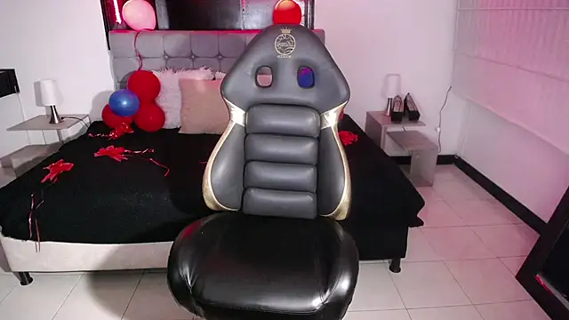 Snapshot of Kitten_Cam chatting on 19, 2, 2025 Kitten Cam online show from 19, 2, 2025