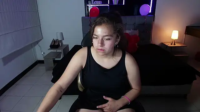 Snapshot of Kitten_Cam chatting on 20, 2, 2025 Kitten Cam online show from 20, 2, 2025