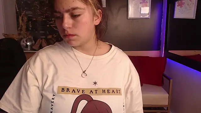 Snapshot of Kitten_Cam chatting on 21, 9, 2025 Kitten Cam online show from 21, 9, 2025