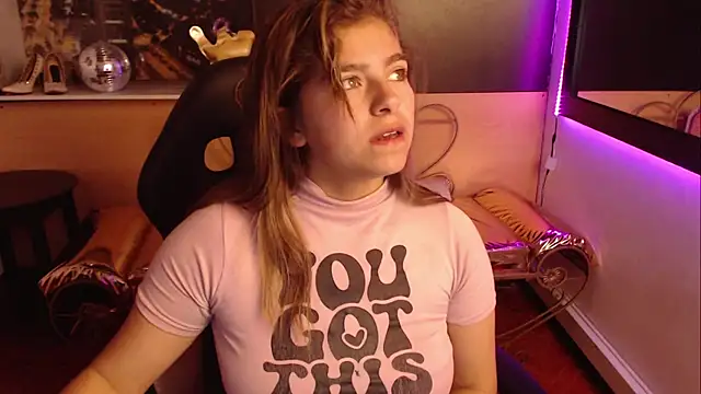 Snapshot of Kitten_Cam chatting on 24, 9, 2025 Kitten Cam online show from 24, 9, 2025