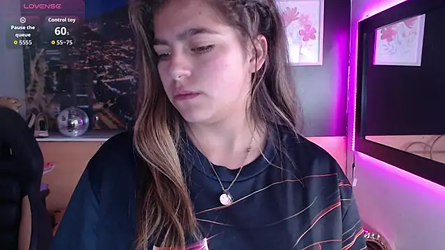 Snapshot of Kitten_Cam chatting on 1, 10, 2025 Kitten Cam online show from 1, 10, 2025