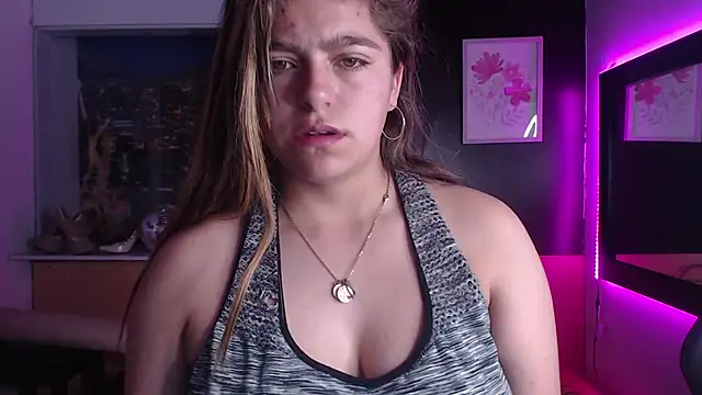 Snapshot of Kitten_Cam chatting on 4, 10, 2025 Kitten Cam online show from 4, 10, 2025