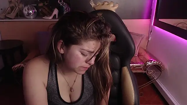 Snapshot of Kitten_Cam chatting on 7, 10, 2025 Kitten Cam online show from 7, 10, 2025