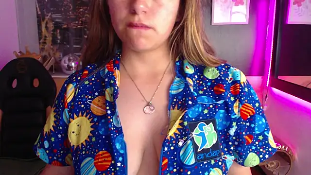 Snapshot of Kitten_Cam chatting on 10, 10, 2025 Kitten Cam online show from 10, 10, 2025