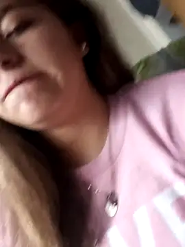 Snapshot of Kitten_Cam chatting on 31, 10, 2025 Kitten Cam online show from 31, 10, 2025