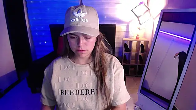 Snapshot of Kitten_Cam chatting on 7, 11, 2025 Kitten Cam online show from 7, 11, 2025