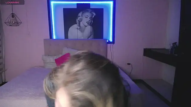 Snapshot of Kitten_Cam chatting on 14, 11, 2025 Kitten Cam online show from 14, 11, 2025