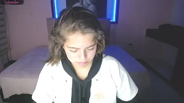 Snapshot of Kitten_Cam chatting on 20, 11, 2025 Kitten Cam online show from 20, 11, 2025