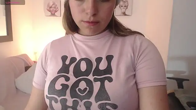 Snapshot of Kitten_Cam chatting on 14, 12, 2025 Kitten Cam online show from 14, 12, 2025