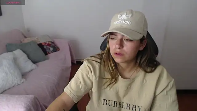 Snapshot of Kitten_Cam chatting on 20, 12, 2025 Kitten Cam online show from 20, 12, 2025