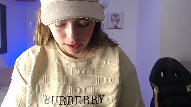 Snapshot of Kitten_Cam chatting on 21, 12, 2025 Kitten Cam online show from 21, 12, 2025