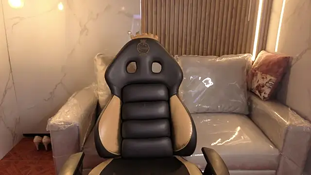 Snapshot of Kitten_Cam chatting on 9, 1, 2026 Kitten Cam online show from 9, 1, 2026