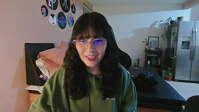 Snapshot of GinnyDelice chatting on 9, 10, 2025 GinnyDelice online show from 9, 10, 2025