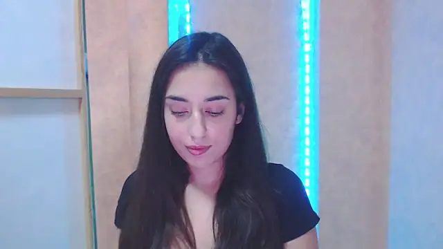 Snapshot of Lovelllyy chatting on 4, 2, 2025 Lovelllyy online show from 4, 2, 2025