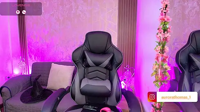 Snapshot of Aurora_thomas__1 chatting on 18, 10, 2025 Aurora thomas 1 online show from 18, 10, 2025