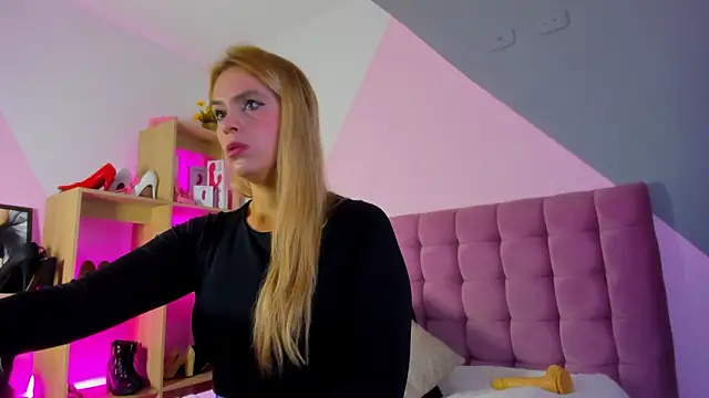 Snapshot of RayaCarr_ chatting on 3, 2, 2026 RayaCarr online show from 3, 2, 2026